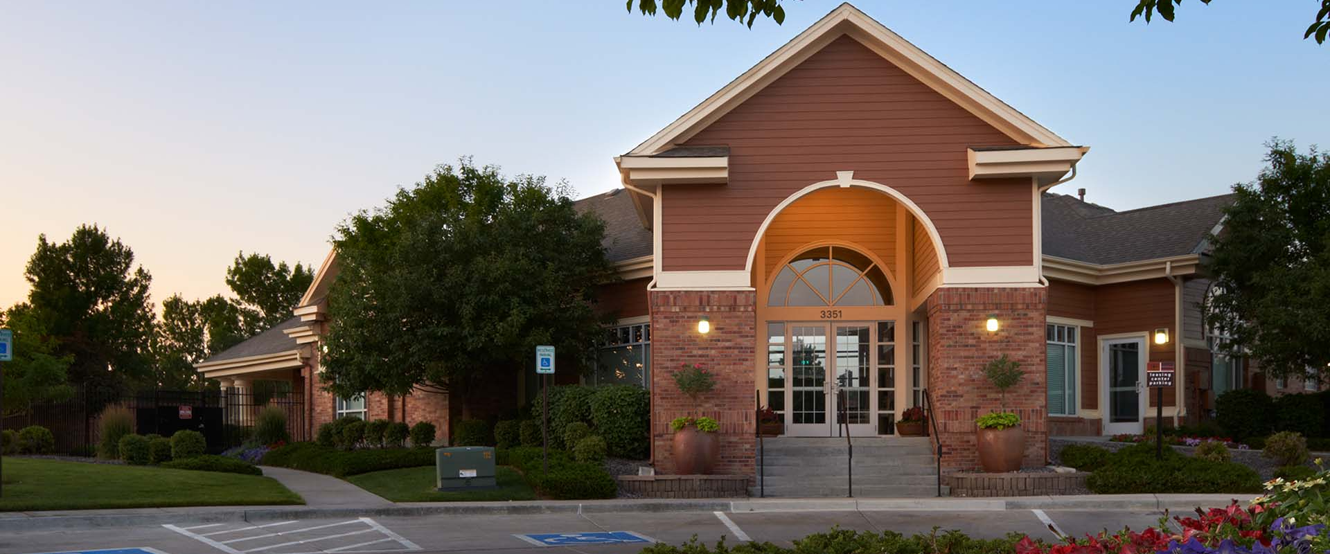 Madison Park Leasing Center Thornton CO - East Lake