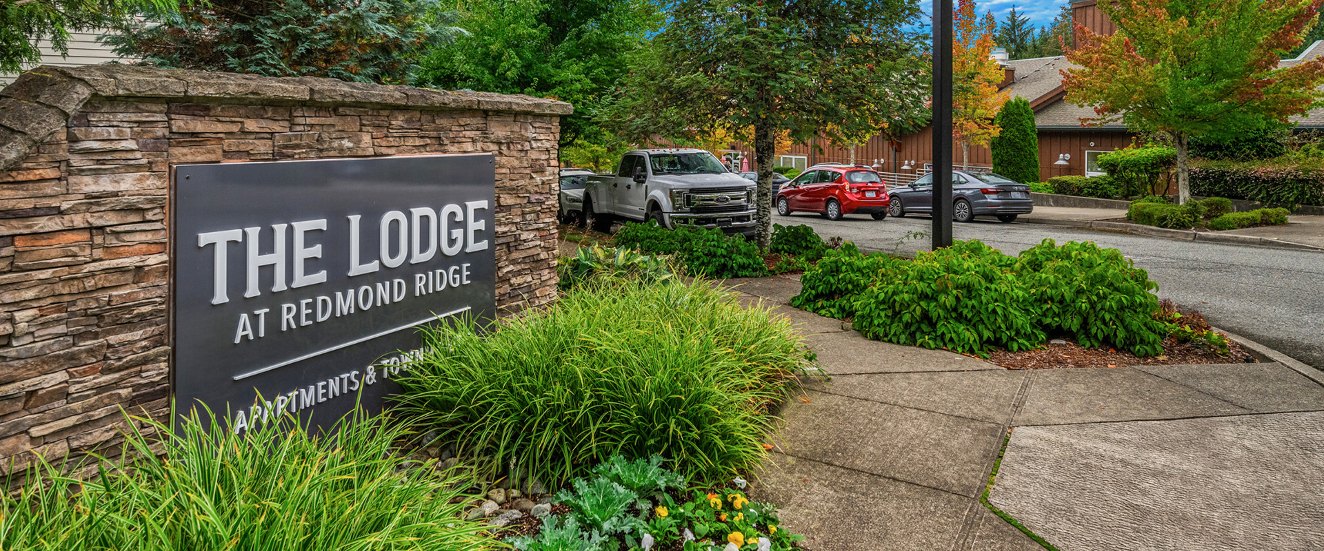 Redmond Apartments - The Lodge at Redmond Ridge - Exterior