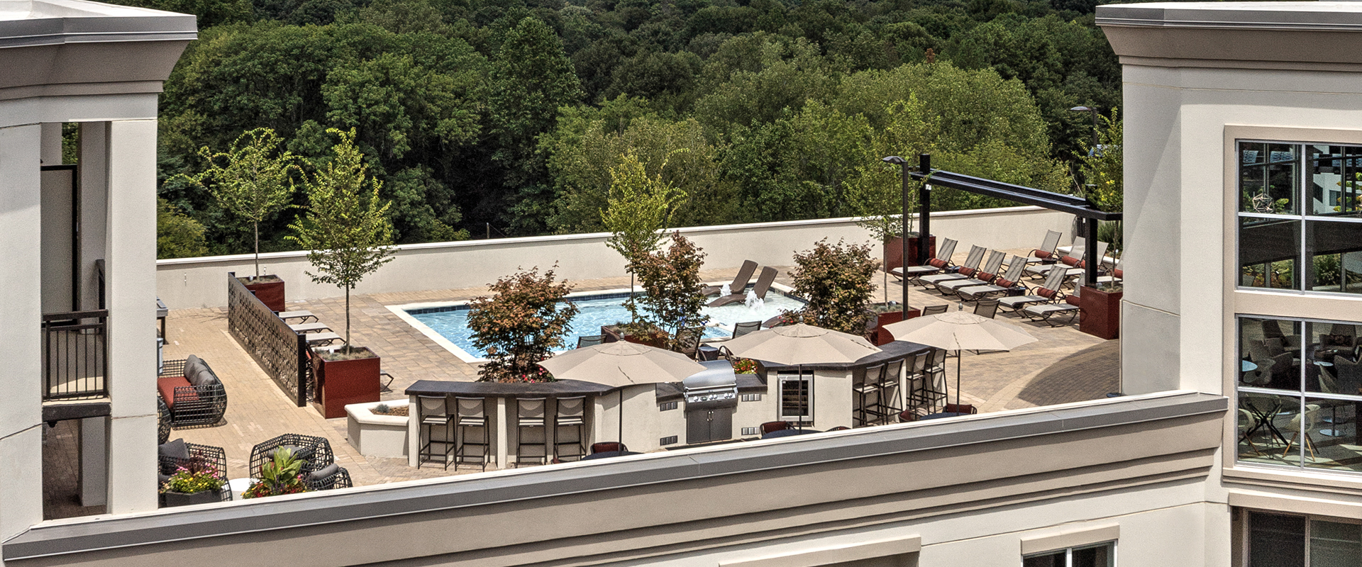 The Encore SouthPark apartments | Charlotte, NC | exterior and skyline