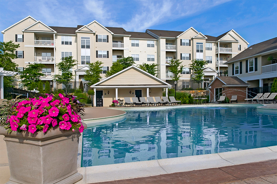Highlands at Dearborn - Peabody, MA Apartments - Pool