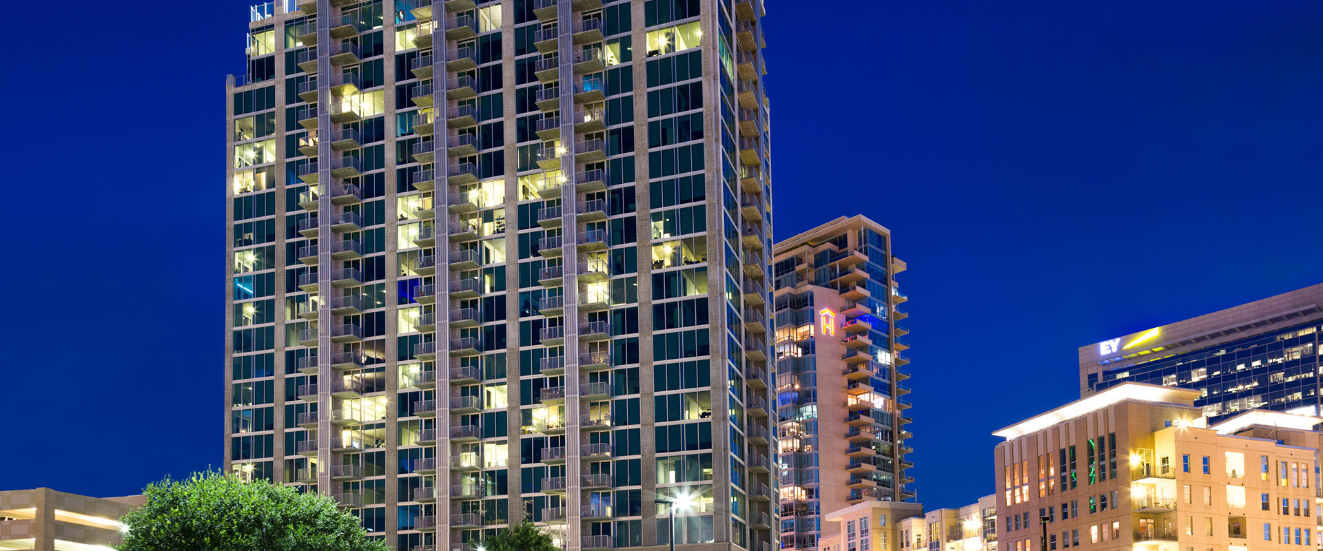 Victory Park Apartments in Dallas - SkyHouse Dallas - Exterior