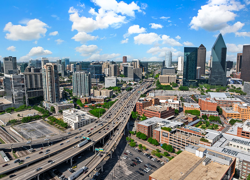 Victory Park Apartments in Dallas - SkyHouse Dallas - Neighborhood