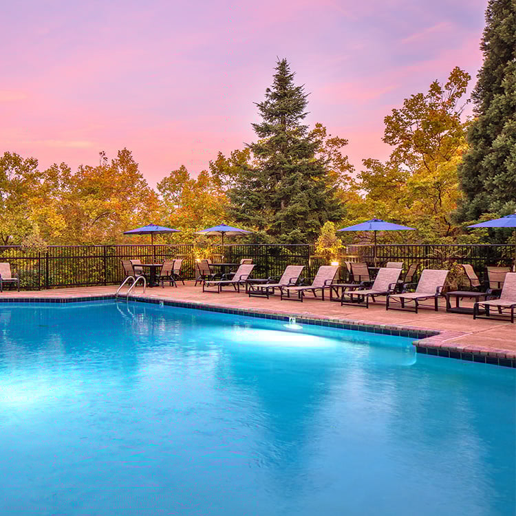 West Linn, OR Townhomes and Apartments For Rent - Cascade Summit - pool