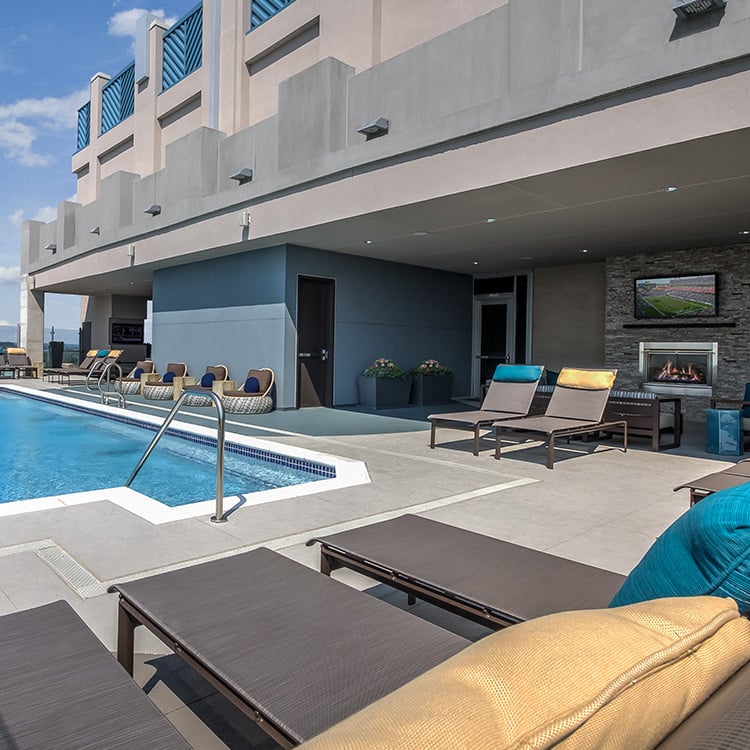 Pet Friendly Apartments in Nashville - SkyHouse Nashville - Online Reviews