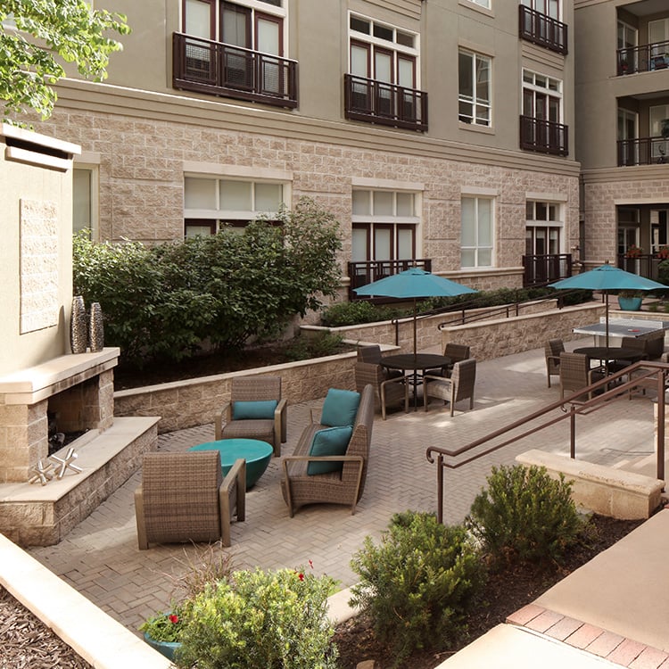 Downtown Denver apartments for rent - The Boulevard courtyard