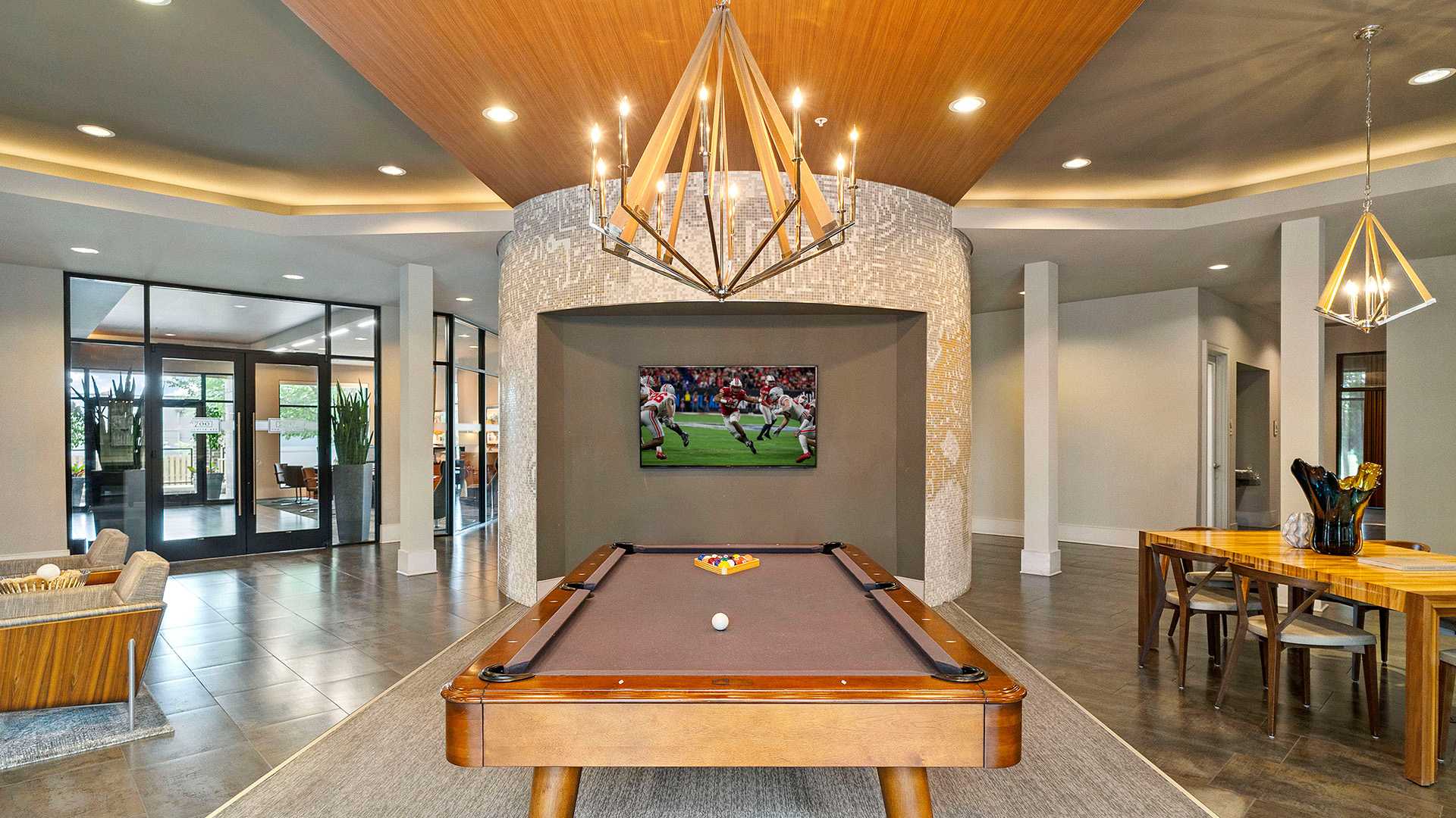 2700 Charlotte Club Lounge - west nashville apartments