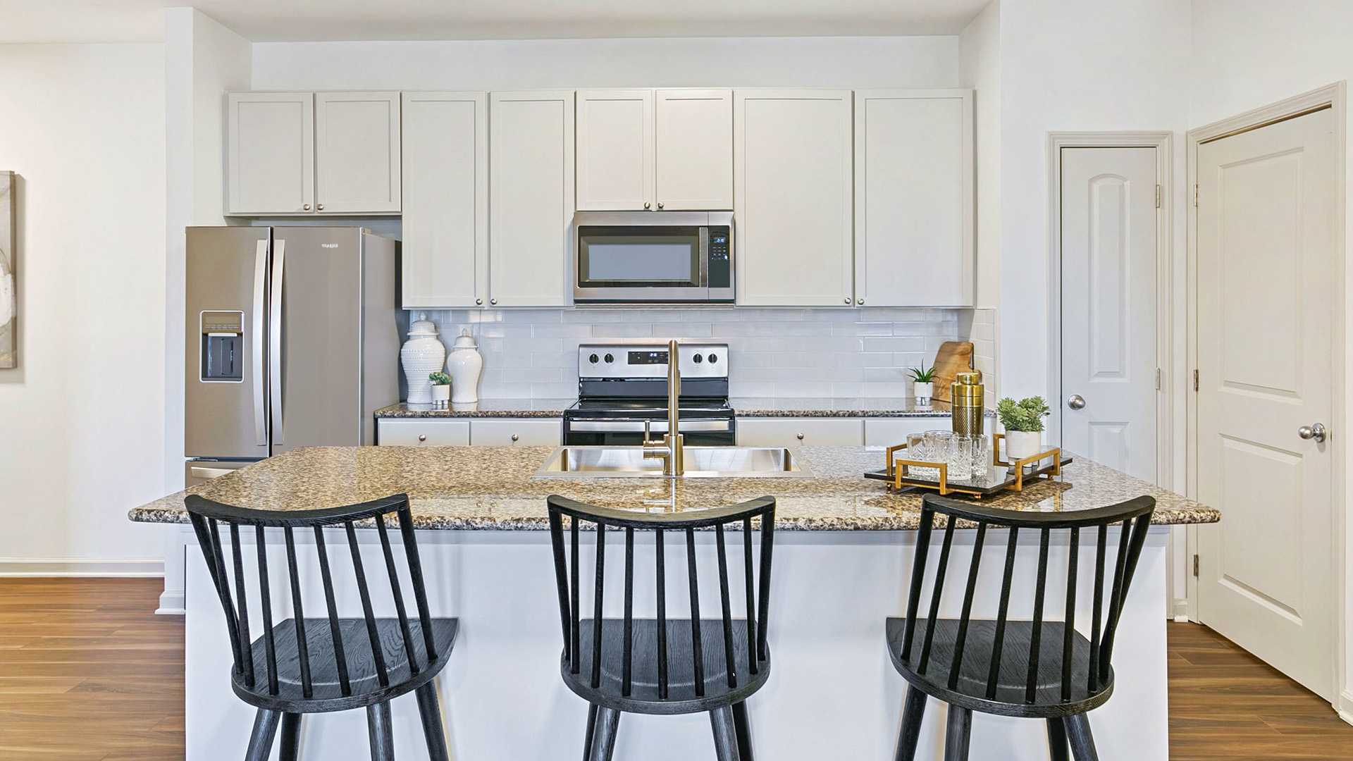 Southpoint Apartments near Cisco - Chancery Village Kitchen with granite countertops