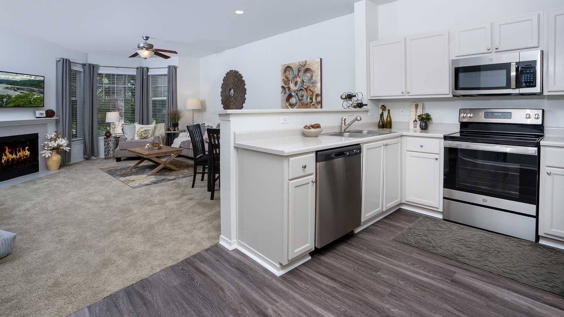 Pet Friendly Apartments in West Linn - Cascade Summit - Living Room