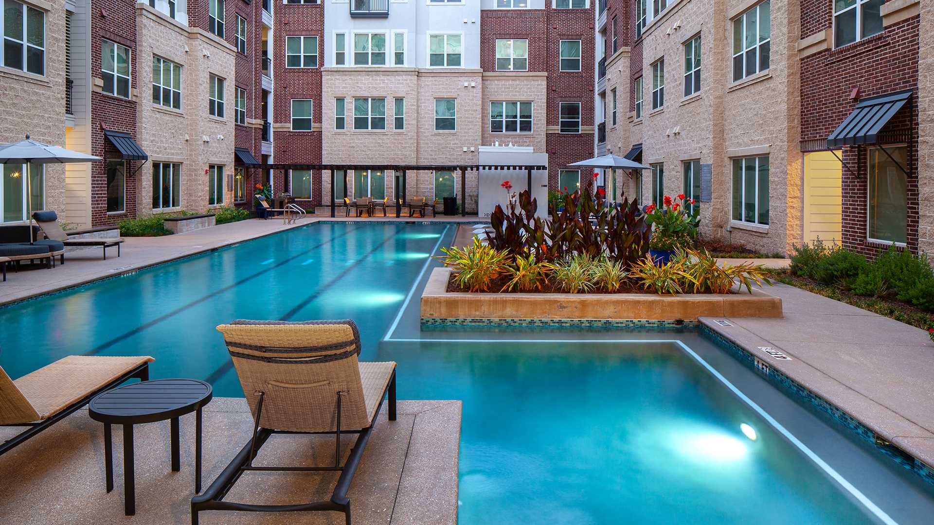 Apartments 77098 - Houston, TX - District at Greenbriar Resort style swimming pool
