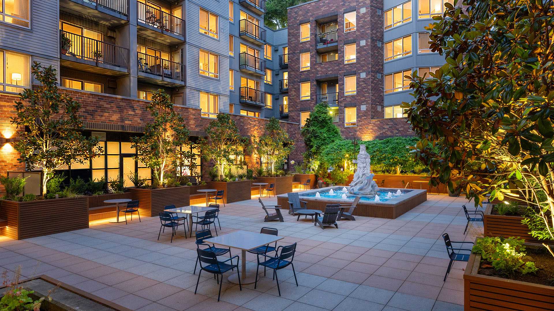 Neptune SLU Apartments in Seattle - Courtyard