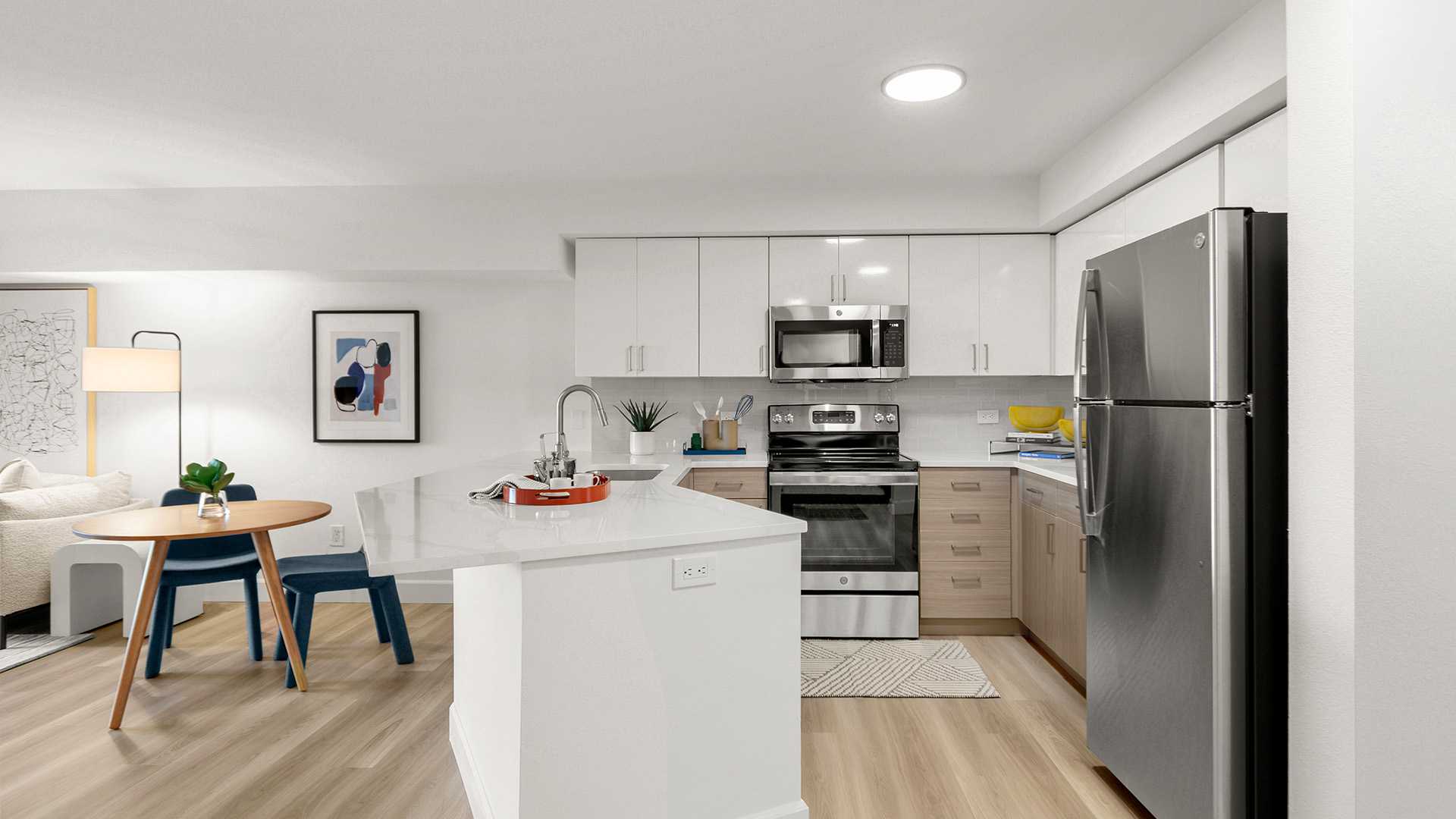 Westlake apartments near Fred Hutchinson - Neptune Modern Kitchen