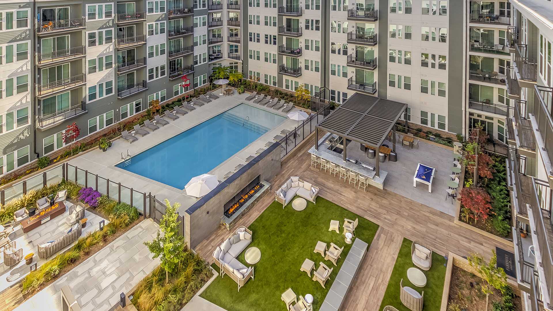 Apartments in Herndon - Passport Apartments -Courtyard and Pool