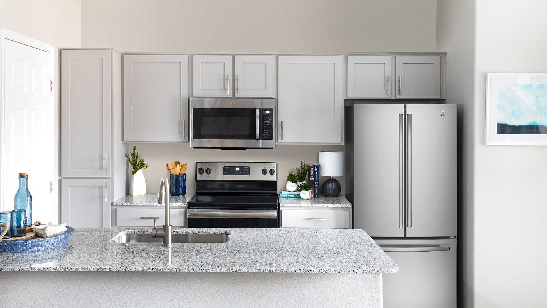 Ballantyne apartments Charlotte NC - Promenade Park - upgraded kitchen