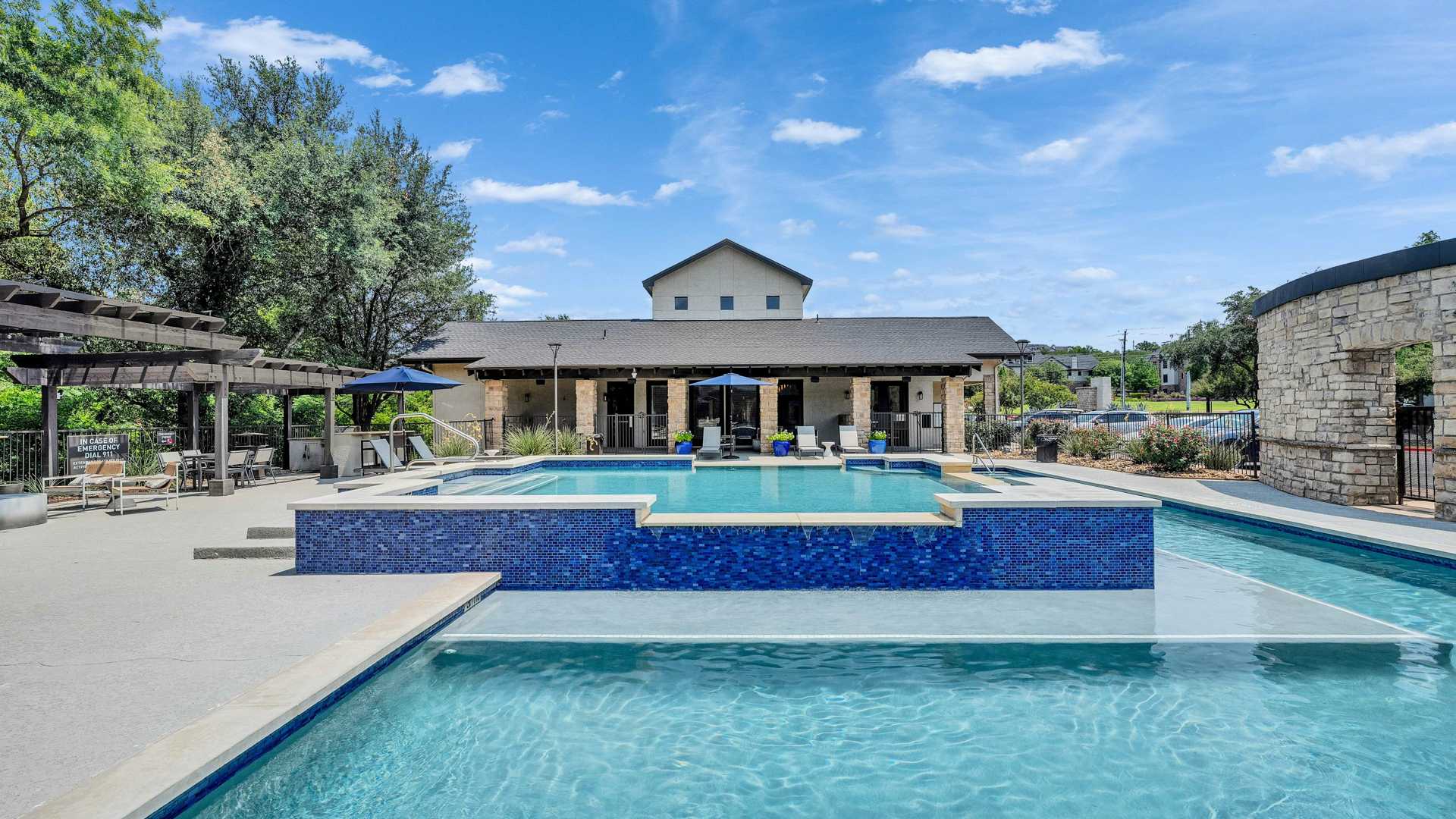 Apartments for rent in South Austin - Ridgeview Large swimming pool