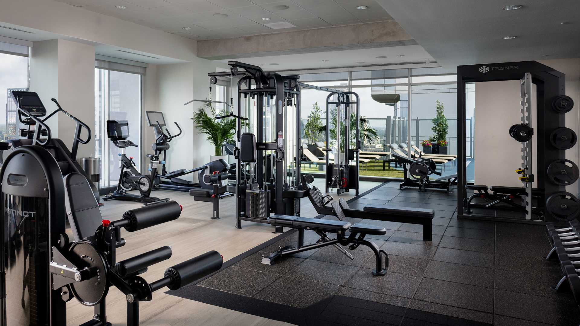 High rise apartments houston - SkyHouse River Oaks - Fitness