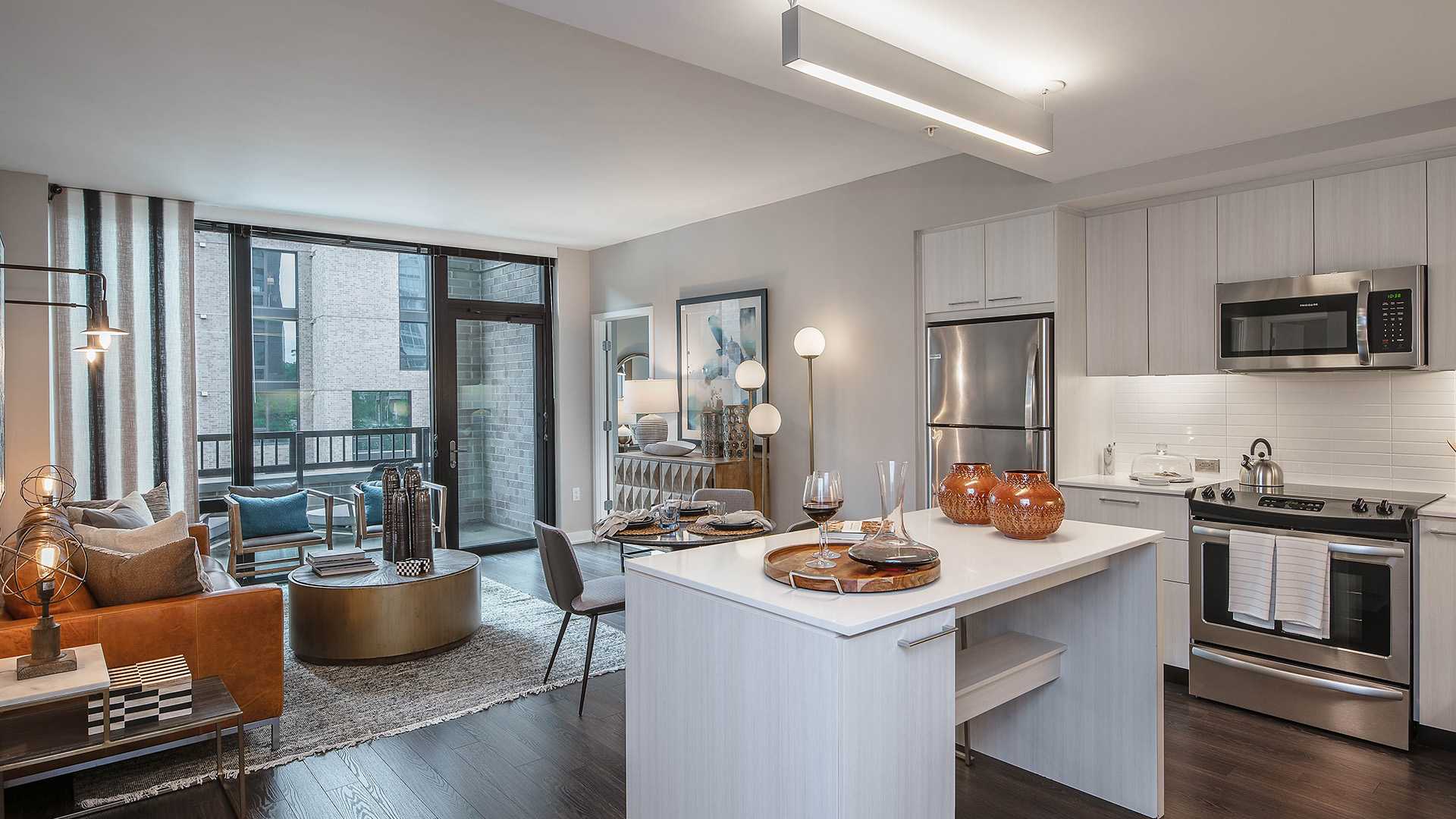 Reston Town Center Apartments for Rent - Signature Apartments - Kitchen
