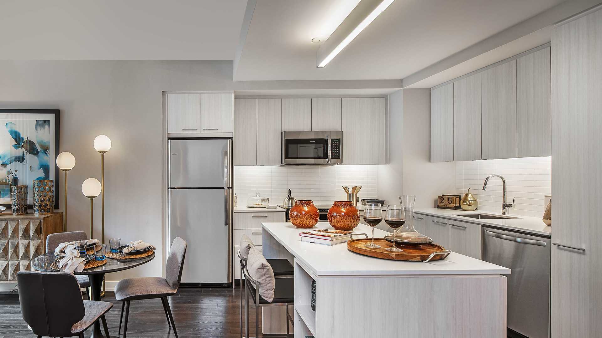 1 Bedroom Apartments in Reston, VA - Signature Apartments - Kitchen