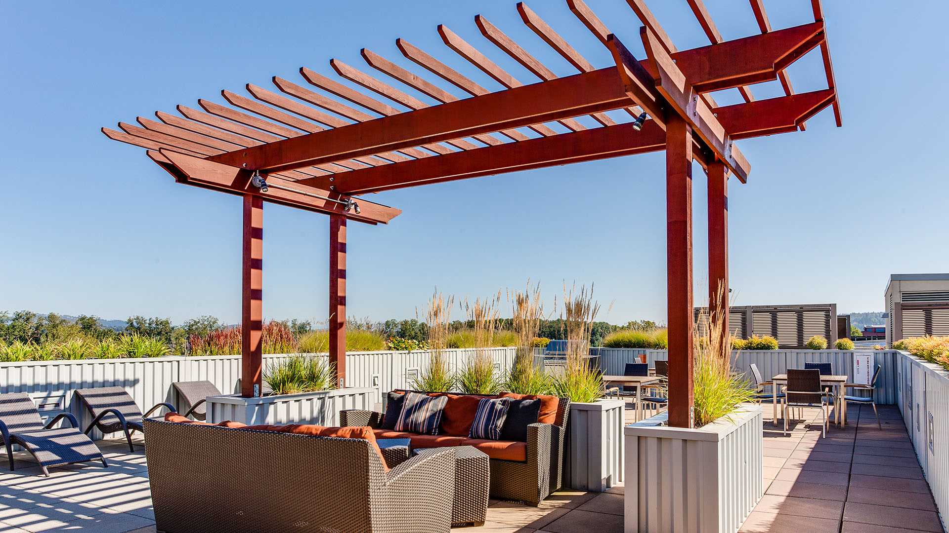 South Waterfront Portland Apartments - The Matisse - sundeck