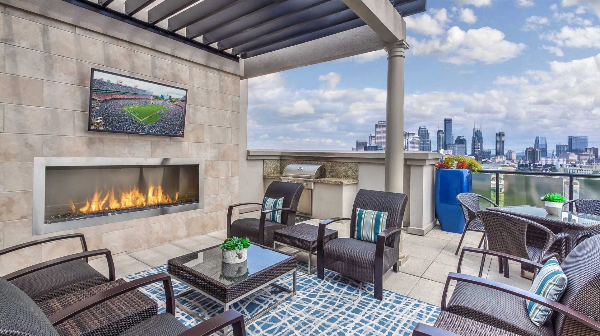 2700 Charlotte Resort Style Swimming Pool - midtown apartments nashville