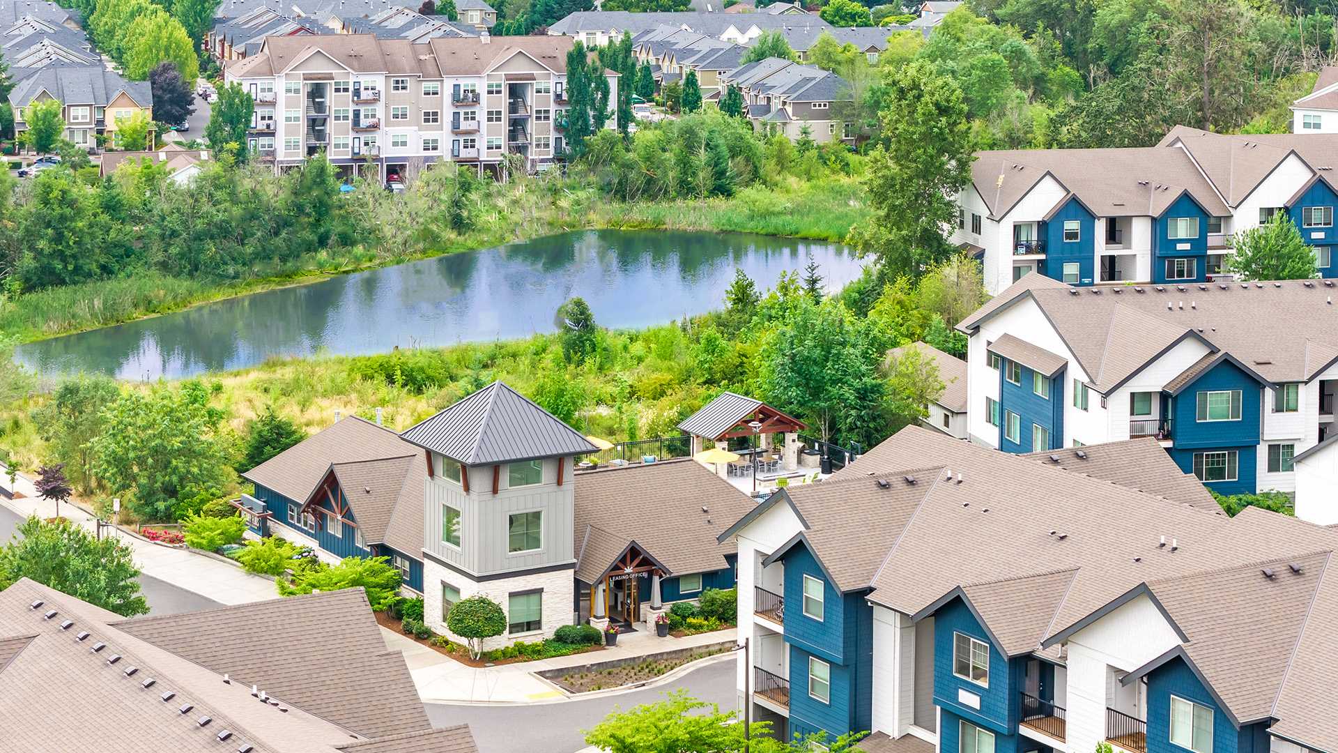 Apartments for Rent near Nike HQ - Victory Flats - Building Exterior