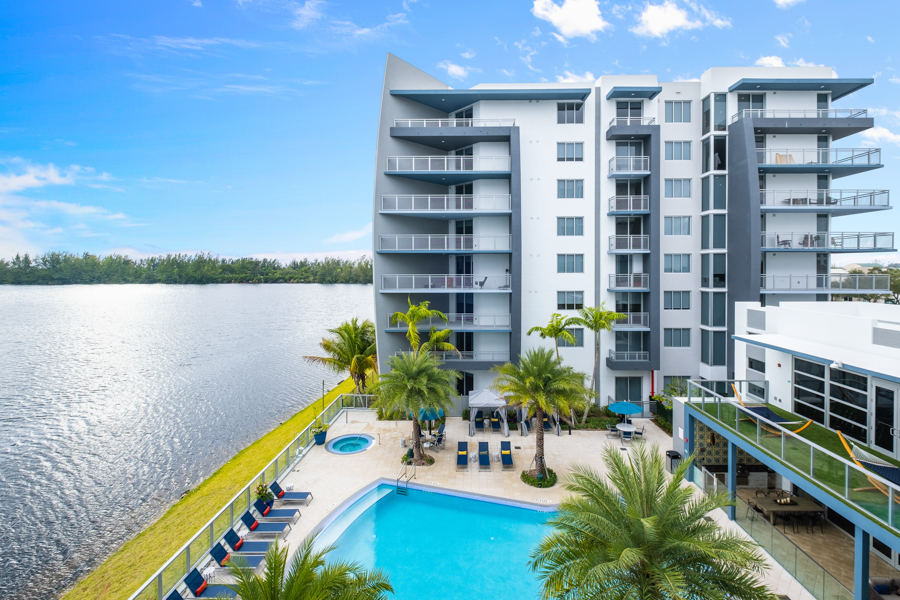 LaVida Apartments - Miami, FL