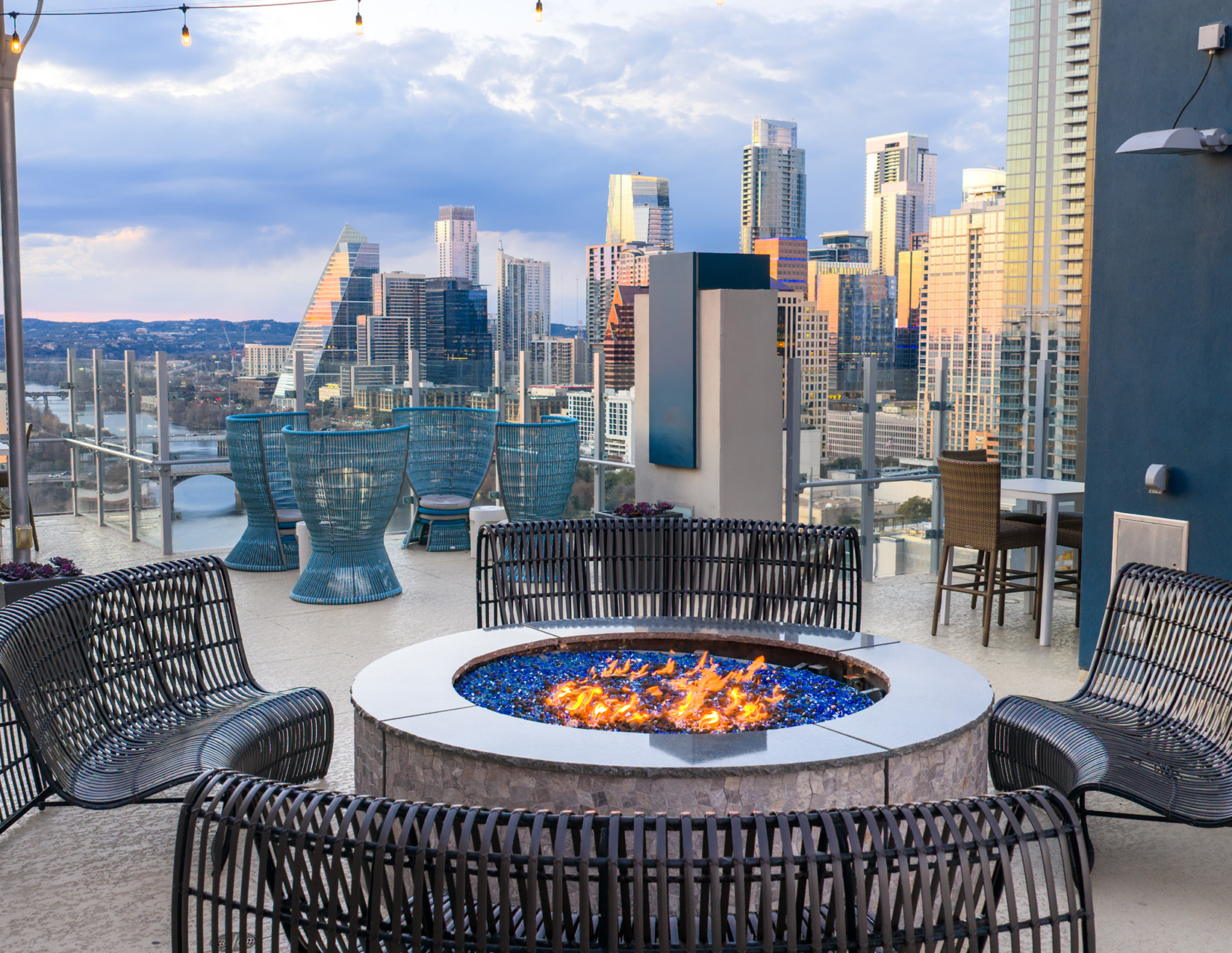 Rainey Street Apartments in Austin - SkyHouse Austin - Rooftop