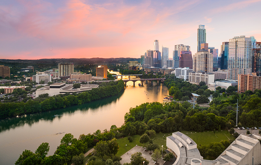 Pet Friendly Apartments in Austin, TX - Simpson Housing - Skyline and Ladybird Lake