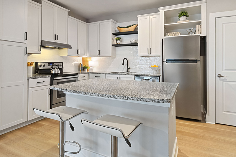Artisan Station Apartments in Suwanee, GA - Kitchen