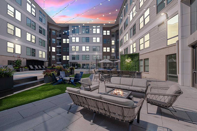 Vinings Lofts and Apartments in Atlanta, GA - Courtyard