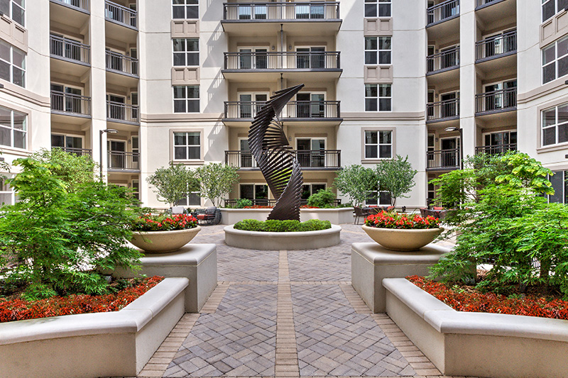 The Encore SouthPark - Charlotte, NC - Courtyard