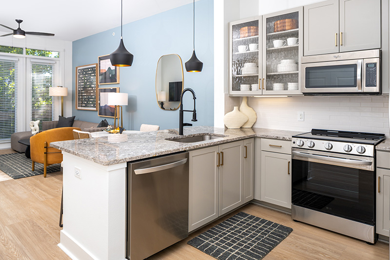 Strata Apartments in Dallas, TX - Kitchen